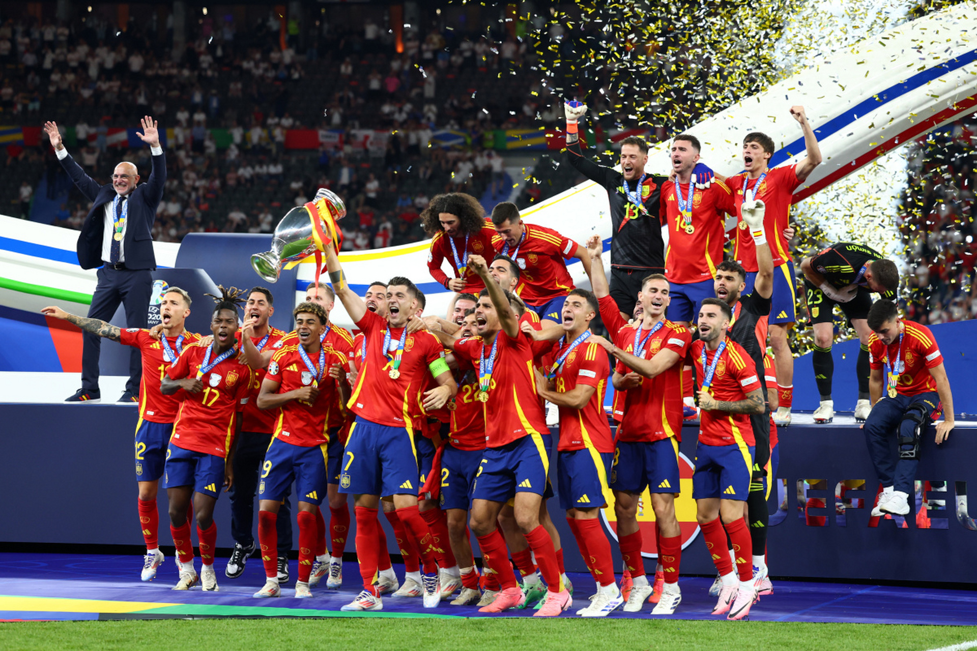 关于强强对话,欧洲足球赛场上的巅峰战役的信息 关于强强对话,欧洲足球赛场上的巅峰战役的信息