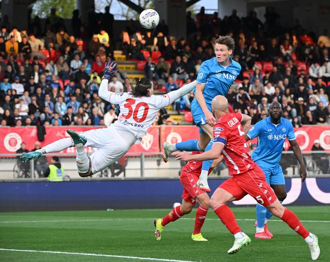 那不勒斯全队备战罗马的挑战的简单介绍