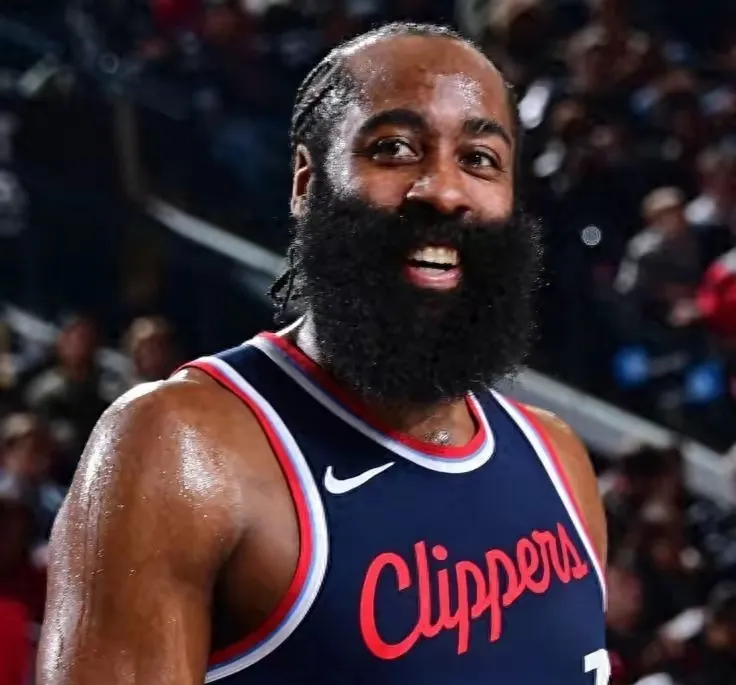 关于尼克斯球星在社交媒体上晒出训练照片，展现备战状态的信息