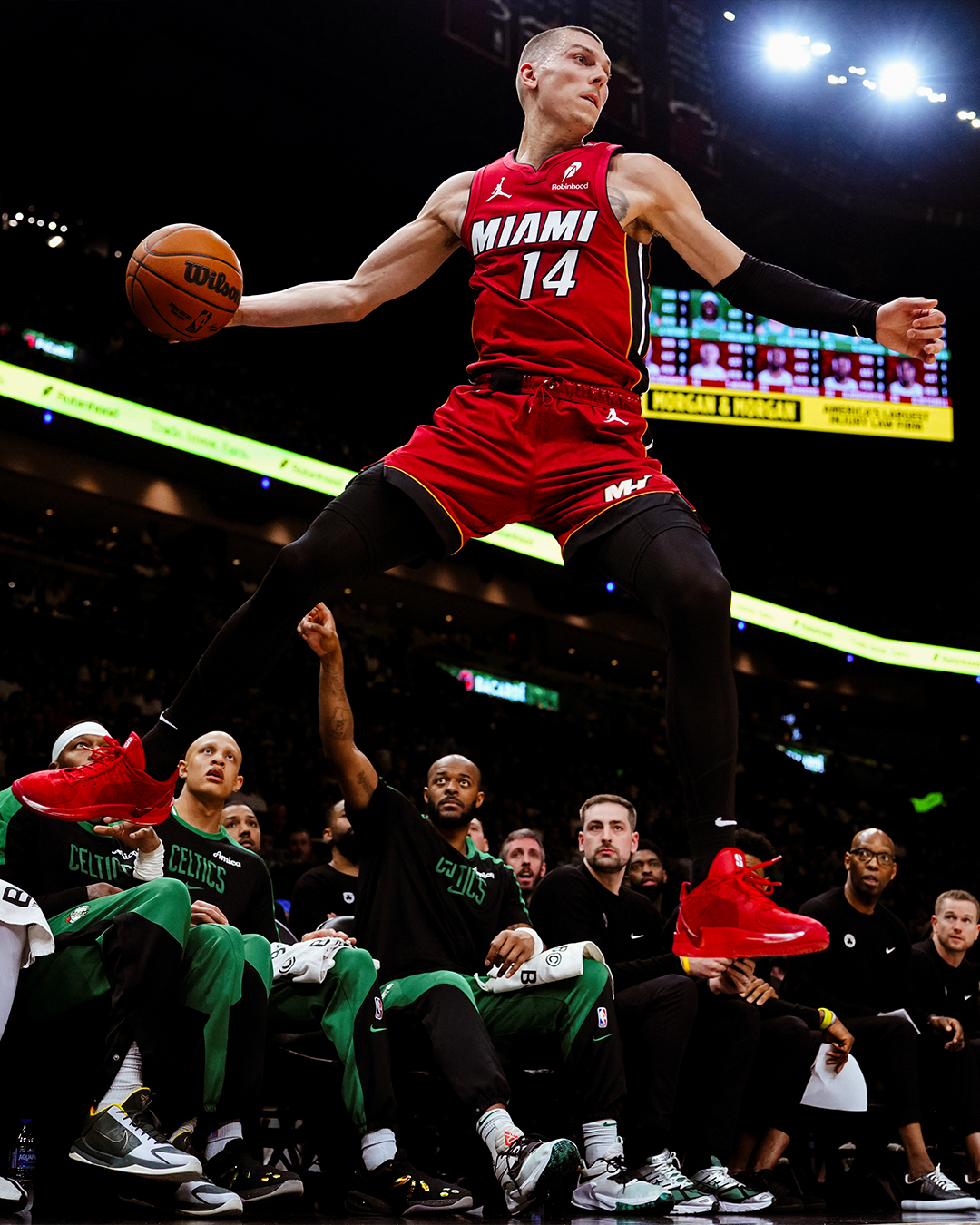 热火主场击败猛龙,保持不败纪录的简单介绍 热火主场击败猛龙,保持不败纪录的简单介绍