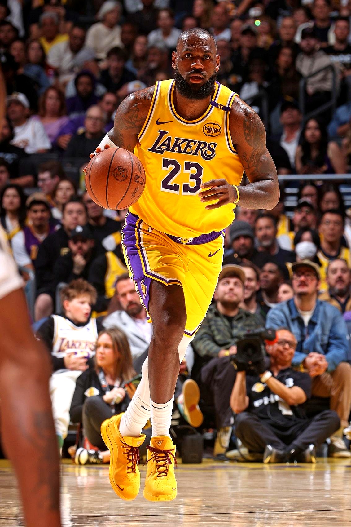 湖人全队发挥稳定,战胜老鹰 湖人全队发挥稳定,战胜老鹰