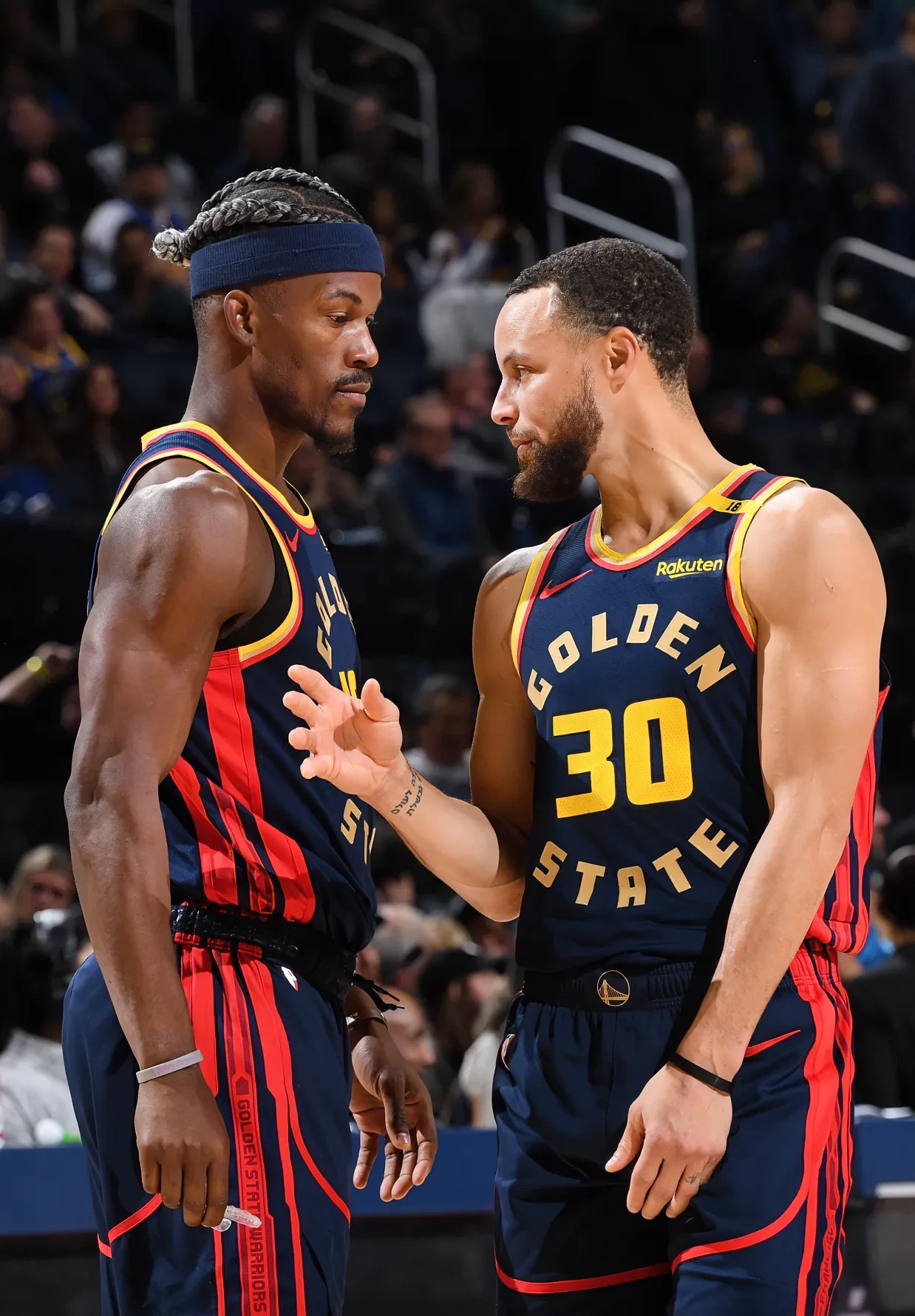 勇士核心球员表现高效,带领球队奏凯而归 勇士核心球员表现高效,带领球队奏凯而归