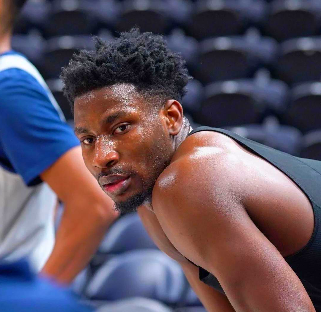 灰熊主场险胜,莫兰特上演全队最高25分表演的简单介绍 灰熊主场险胜,莫兰特上演全队最高25分表演的简单介绍