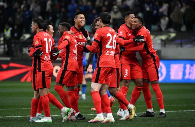 关于竞争激烈，争夺冠军看点十足的信息