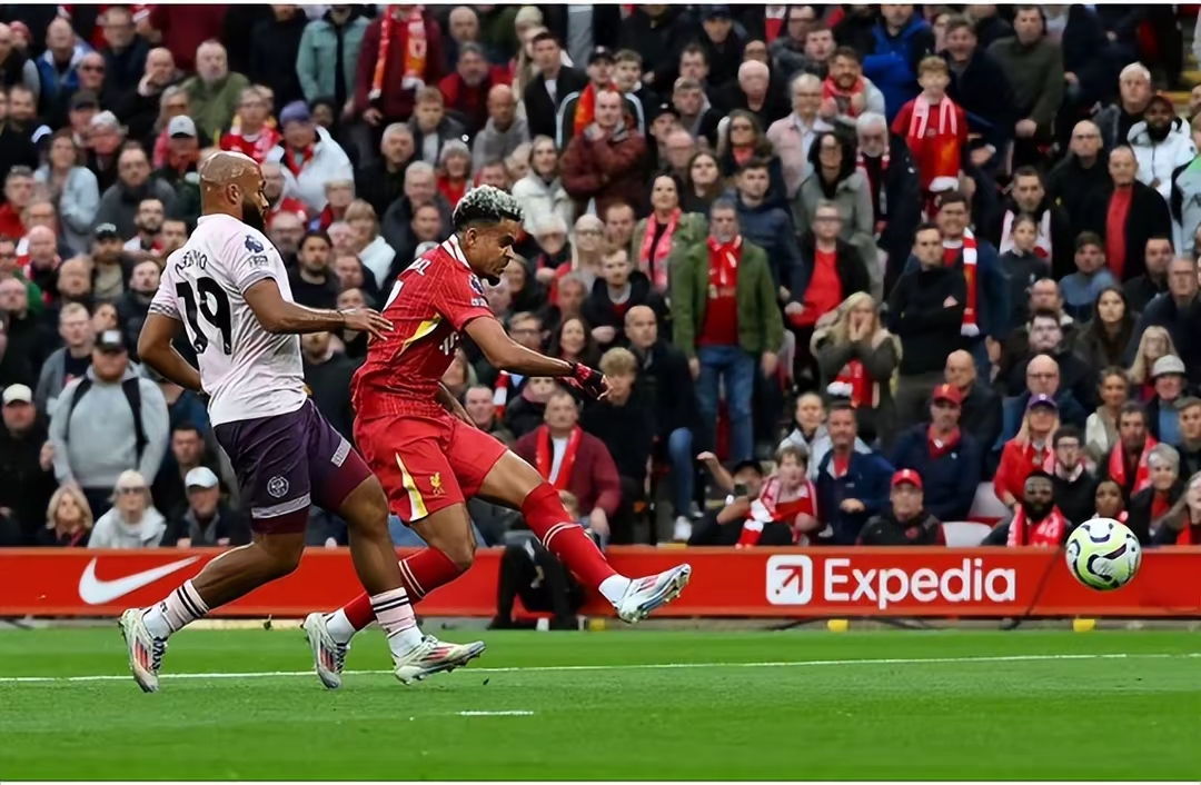 关于利物浦惨败，球迷翻白眼：还能捧杯吗？的信息